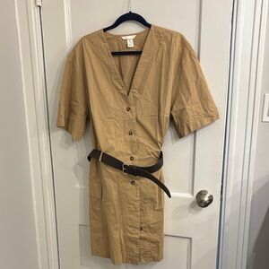 H&M beige short sleeve dress size large